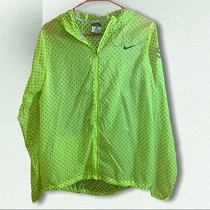 WOMEN’S NIKE RAIN JACKET WITH YELLOW POLKADOTS